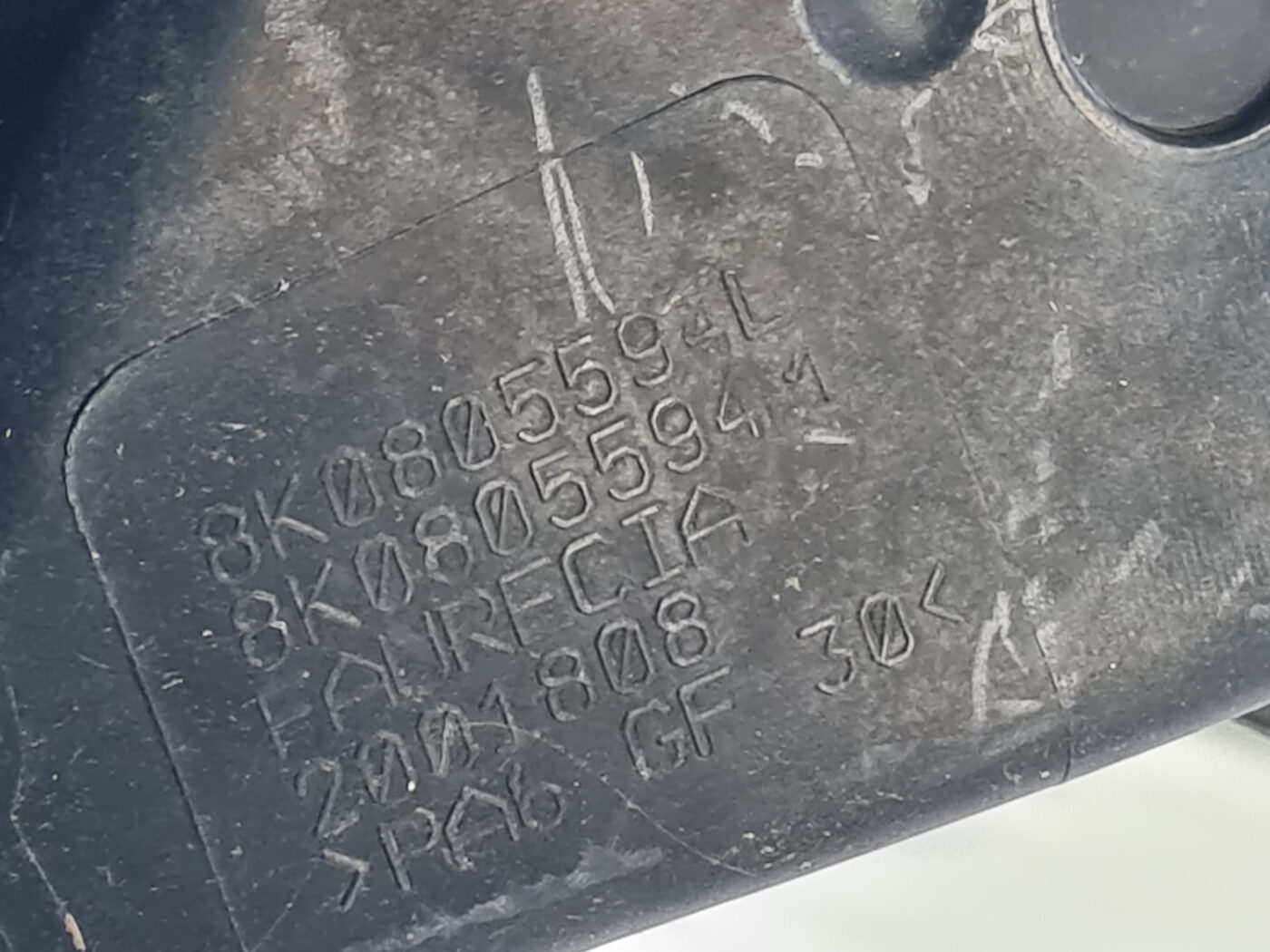 Priekšējā radiatora rāmis priekš AUDI A4 2009-2013