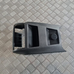 Centrālās konsoles (apdares) aizmugurēja daļa priekš OPEL INSIGNIA 2010