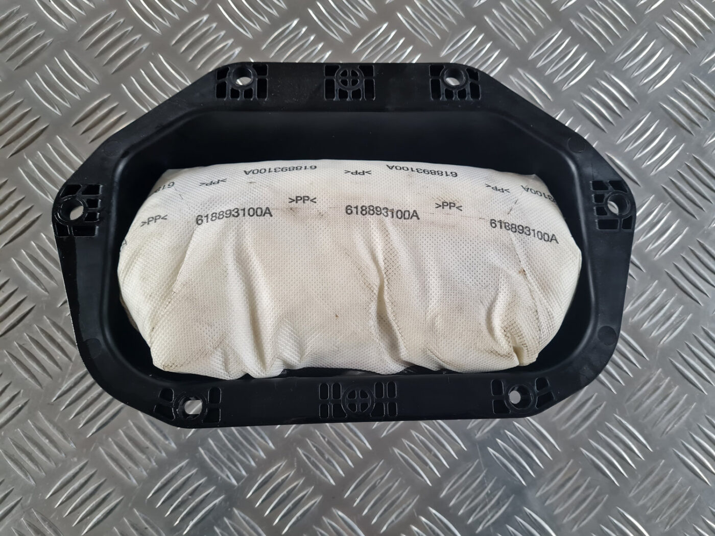 Mērinstrumentu paneļa drošības spilvens priekš OPEL INSIGNIA 2010 2 Mērinstrumentu paneļa drošības spilvens priekš OPEL INSIGNIA 2010