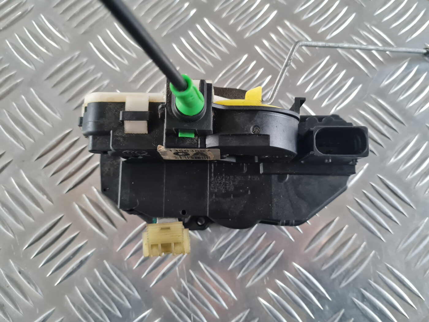 Aizmugurējo kreiso durvju slēdzene priekš OPEL INSIGNIA 2010 6 Aizmugurējo kreiso durvju slēdzene priekš OPEL INSIGNIA 2010