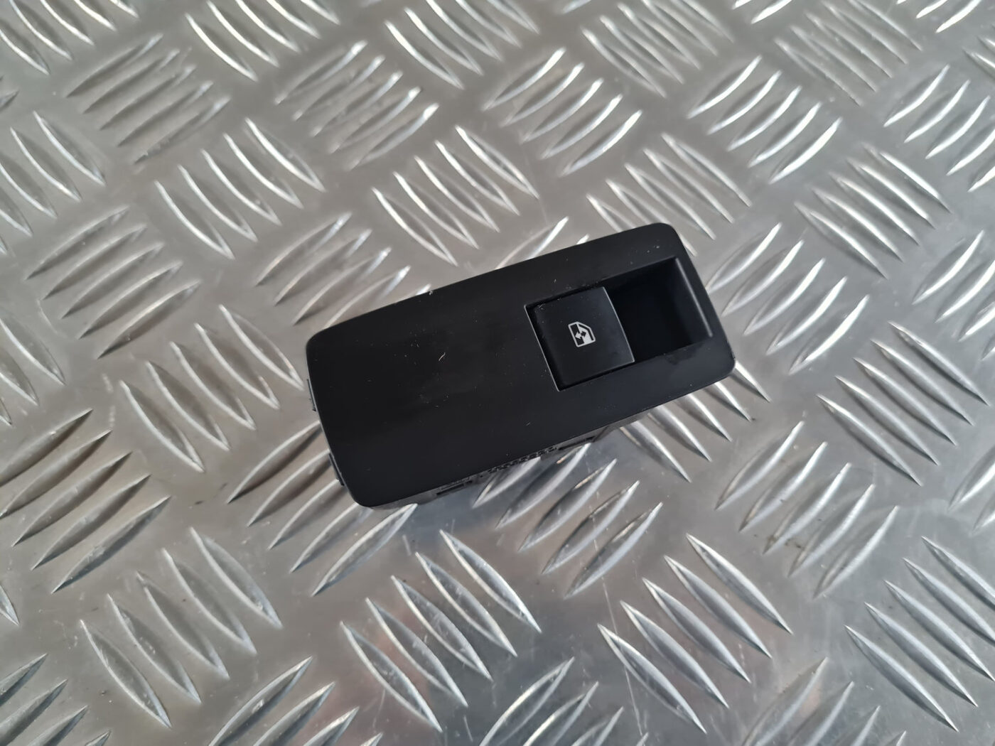 Stikla pacelšanas poga priekš OPEL INSIGNIA 2010 1 Stikla pacelšanas poga priekš OPEL INSIGNIA 2010