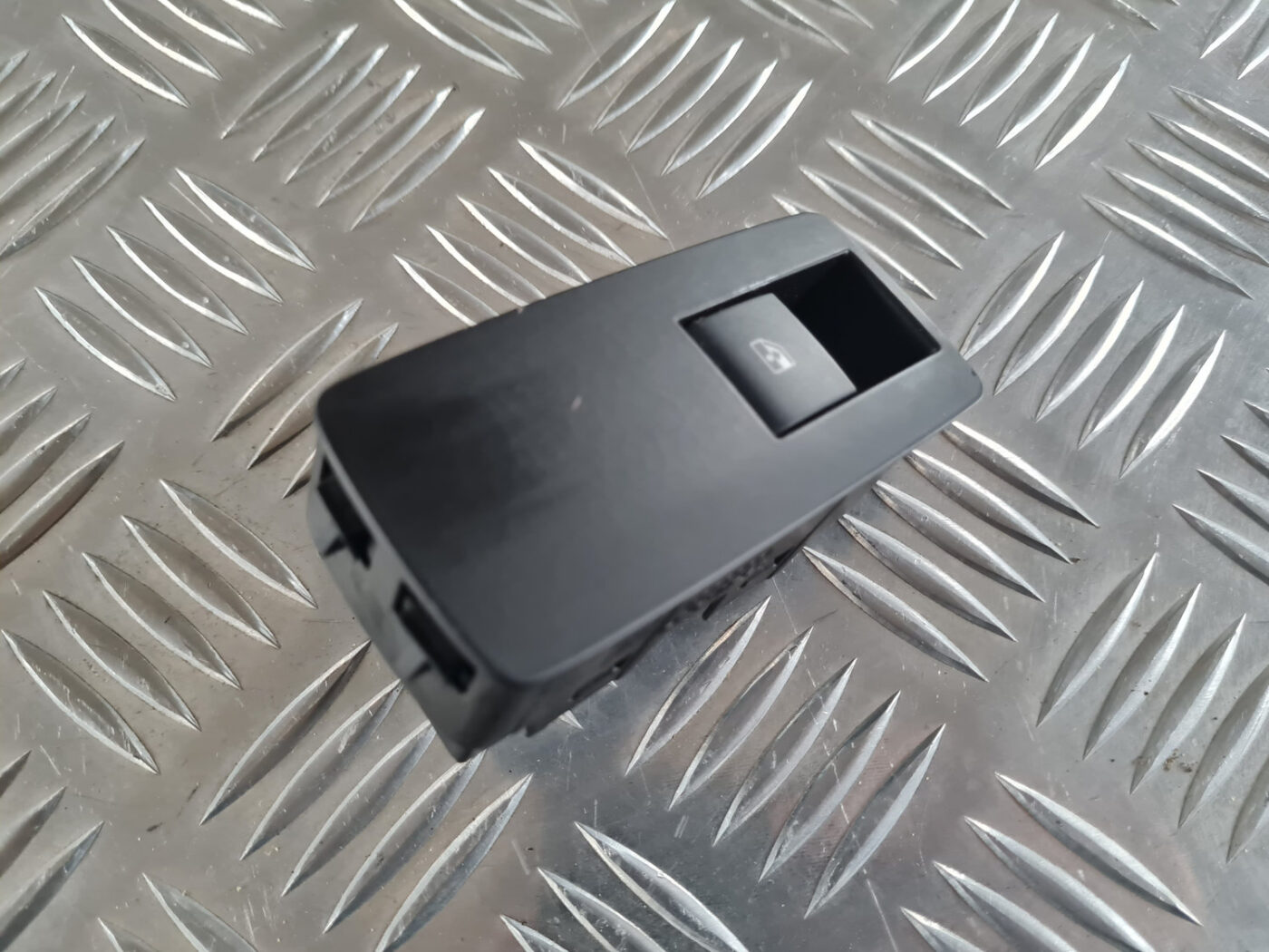 Stikla pacelšanas poga priekš OPEL INSIGNIA 2010 2 Stikla pacelšanas poga priekš OPEL INSIGNIA 2010