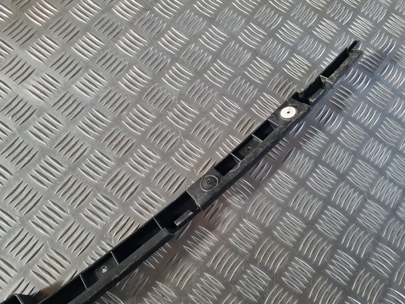 Aizmugurēja bufera kronšteins priekš OPEL INSIGNIA 2010