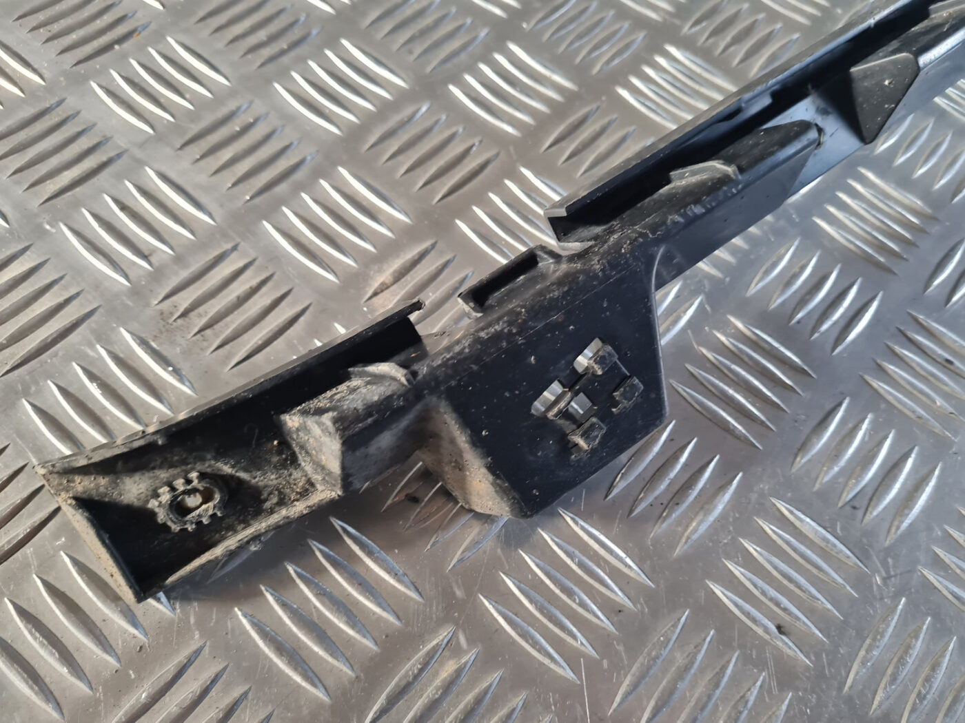 Aizmugurēja bufera kronšteins priekš OPEL INSIGNIA 2010