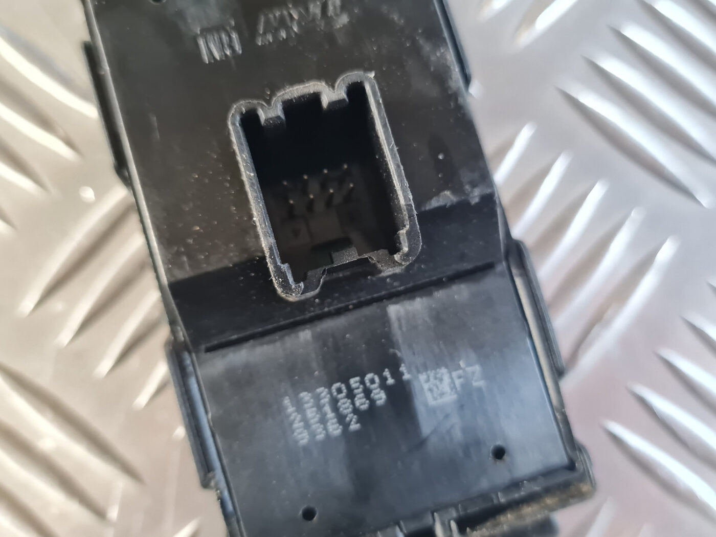 Šofera durvju slēdža pogas priekš OPEL INSIGNIA 2010 3 Šofera durvju slēdža pogas priekš OPEL INSIGNIA 2010