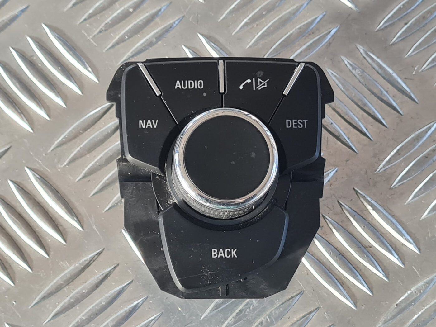 Multimēdijas vadības bloks priekš OPEL INSIGNIA 2010 2 Multimēdijas vadības bloks priekš OPEL INSIGNIA 2010