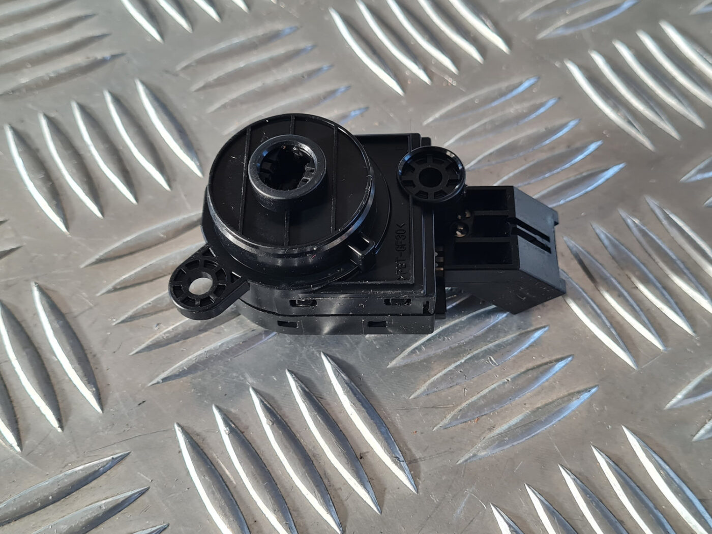 Aizdedzes slēdzenes kontakti priekš OPEL INSIGNIA 2010 5 Aizdedzes slēdzenes kontakti priekš OPEL INSIGNIA 2010