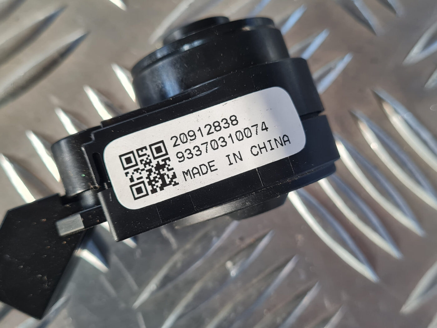 Aizdedzes slēdzenes kontakti priekš OPEL INSIGNIA 2010 4 Aizdedzes slēdzenes kontakti priekš OPEL INSIGNIA 2010