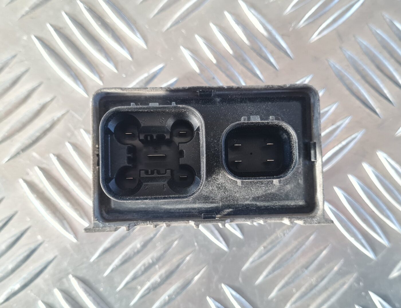 Kvēlsveču releja priekš OPEL INSIGNIA 2010 2 Kvēlsveču releja priekš OPEL INSIGNIA 2010