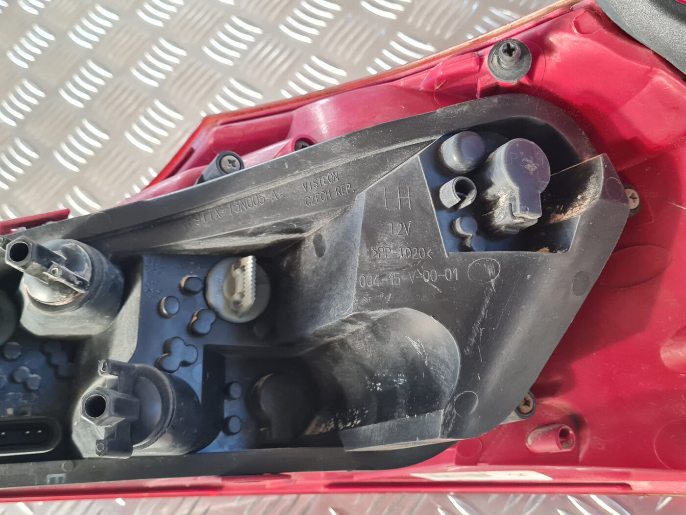 Bagāžnieka vāka kreisais lukturis priekš OPEL INSIGNIA 2010