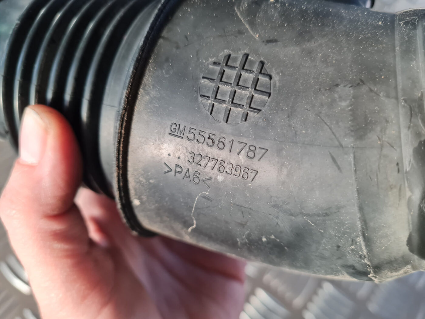 Gaisa filtra korpusa caurule priekš OPEL INSIGNIA 2010