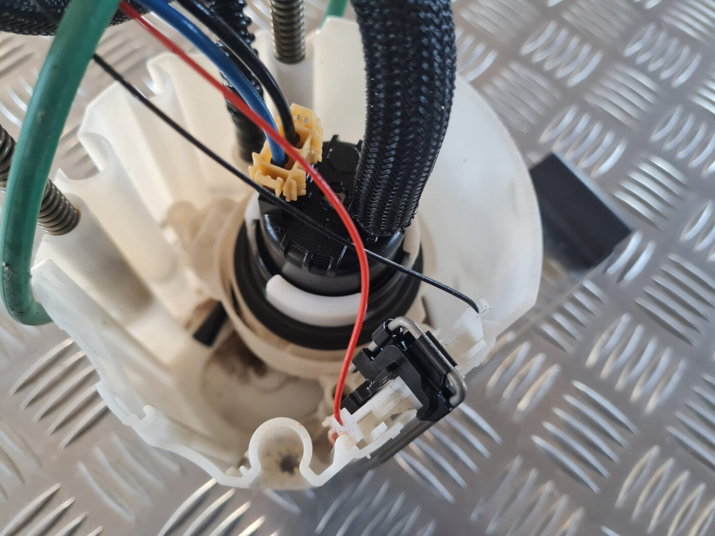 Degvielas tvertnes sūknis priekš OPEL INSIGNIA 2010 2 Degvielas tvertnes sūknis priekš OPEL INSIGNIA 2010