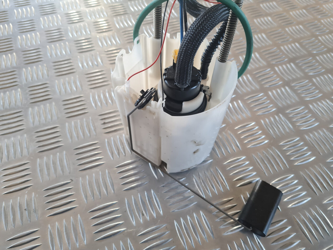 Degvielas tvertnes sūknis priekš OPEL INSIGNIA 2010 3 Degvielas tvertnes sūknis priekš OPEL INSIGNIA 2010