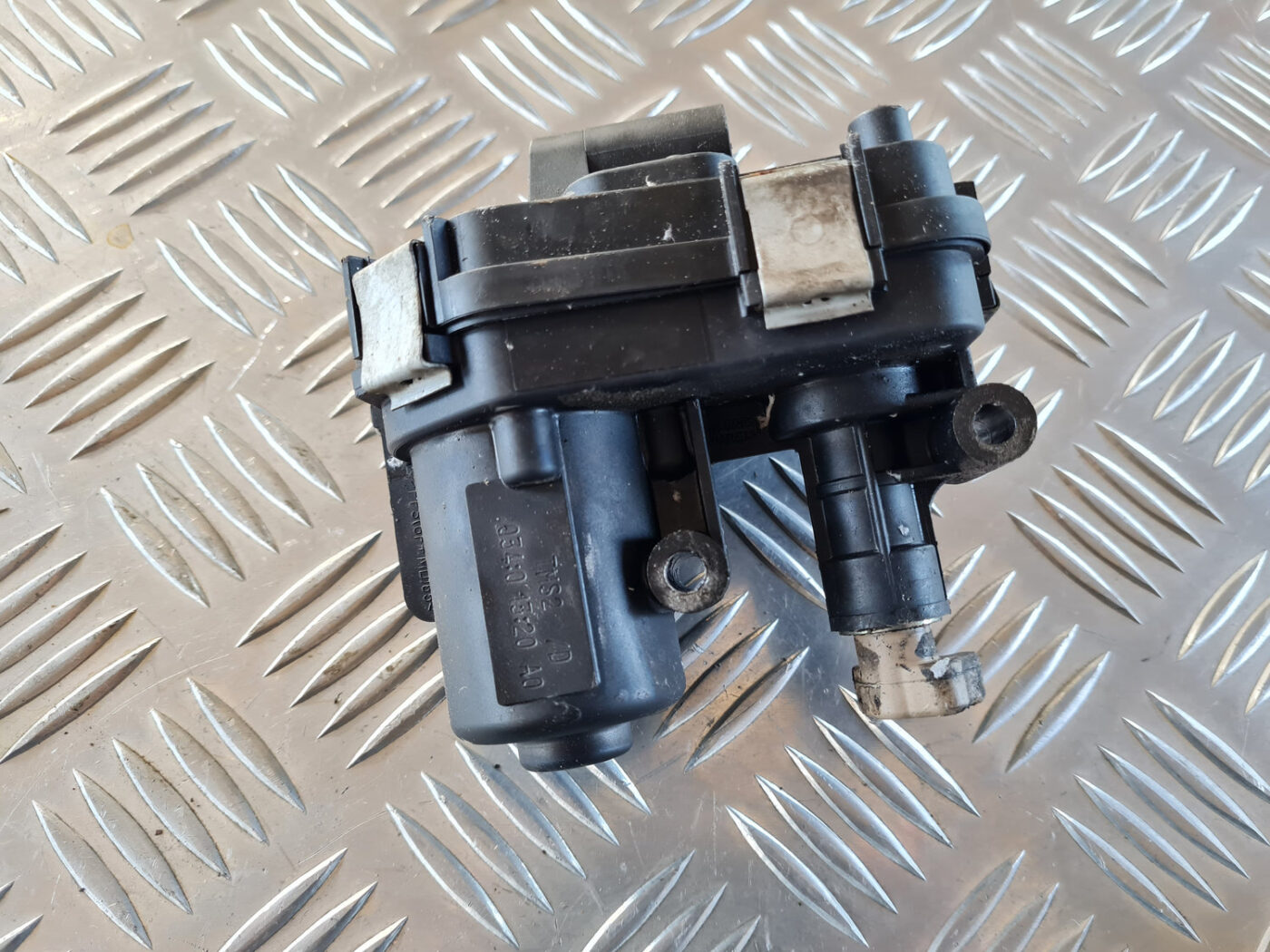 Ieplūdes kolektora garuma mērīšanas mehānisms priekš OPEL INSIGNIA 2010 2 Ieplūdes kolektora garuma mērīšanas mehānisms priekš OPEL INSIGNIA 2010