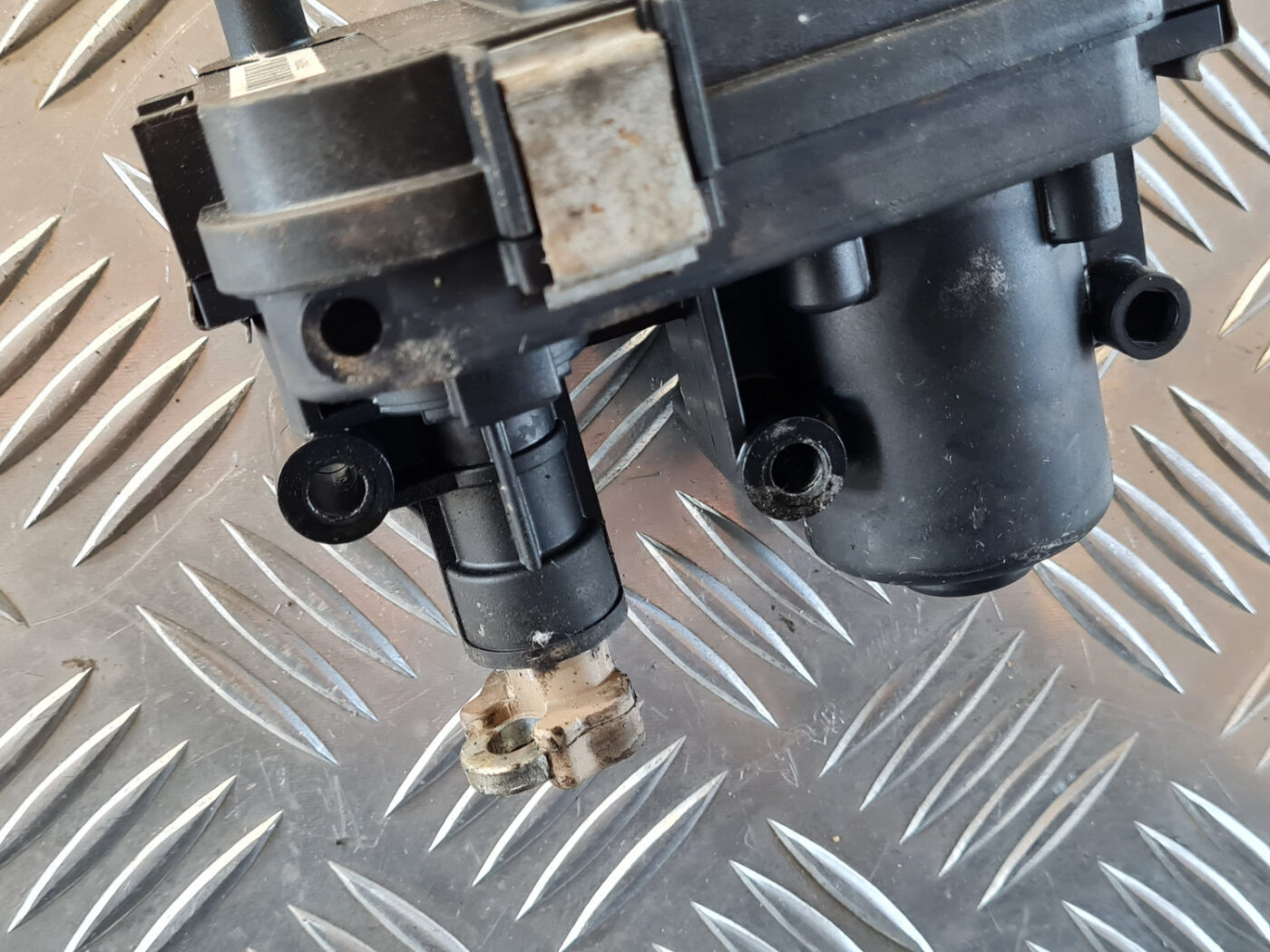 Ieplūdes kolektora garuma mērīšanas mehānisms priekš OPEL INSIGNIA 2010 4 Ieplūdes kolektora garuma mērīšanas mehānisms priekš OPEL INSIGNIA 2010