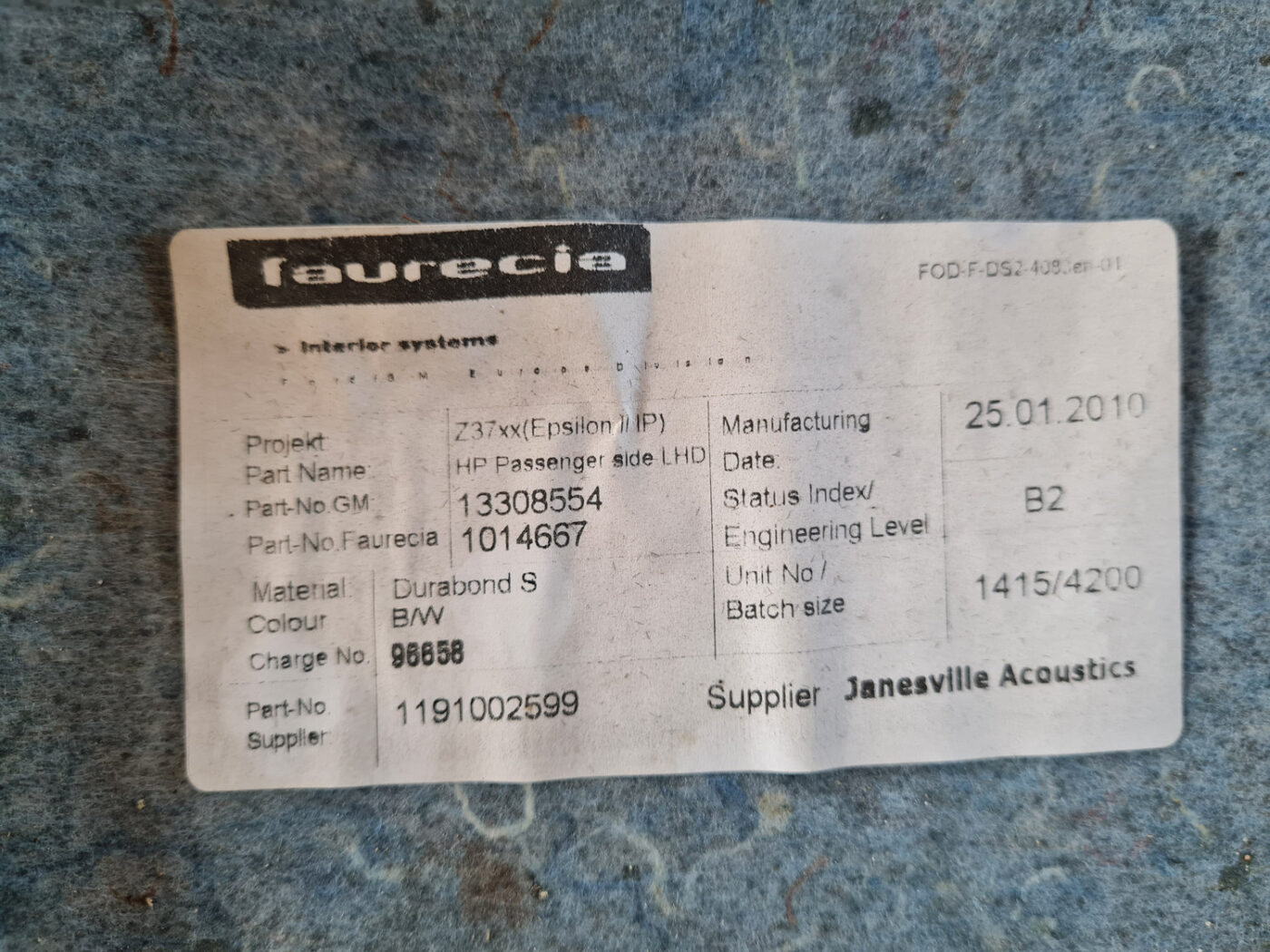 Mērinstrumentu paneļa apakšēja apdare priekš OPEL INSIGNIA 2010 2 Mērinstrumentu paneļa apakšēja apdare priekš OPEL INSIGNIA 2010