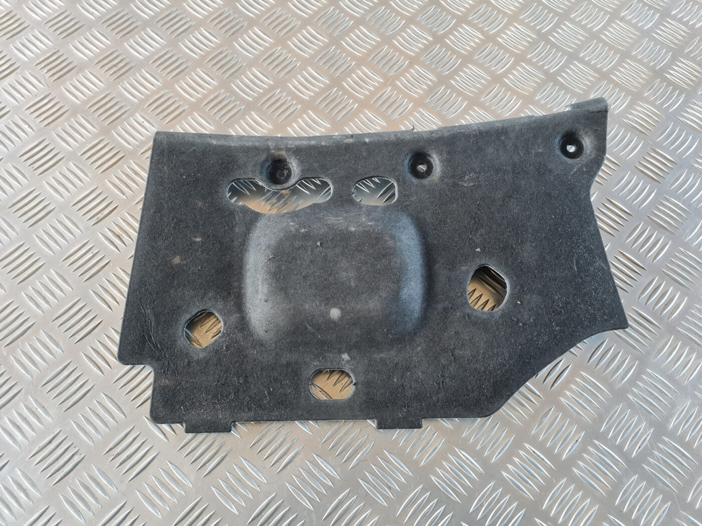 Mērinstrumentu paneļa apakšēja apdare priekš OPEL INSIGNIA 2010 3 Mērinstrumentu paneļa apakšēja apdare priekš OPEL INSIGNIA 2010