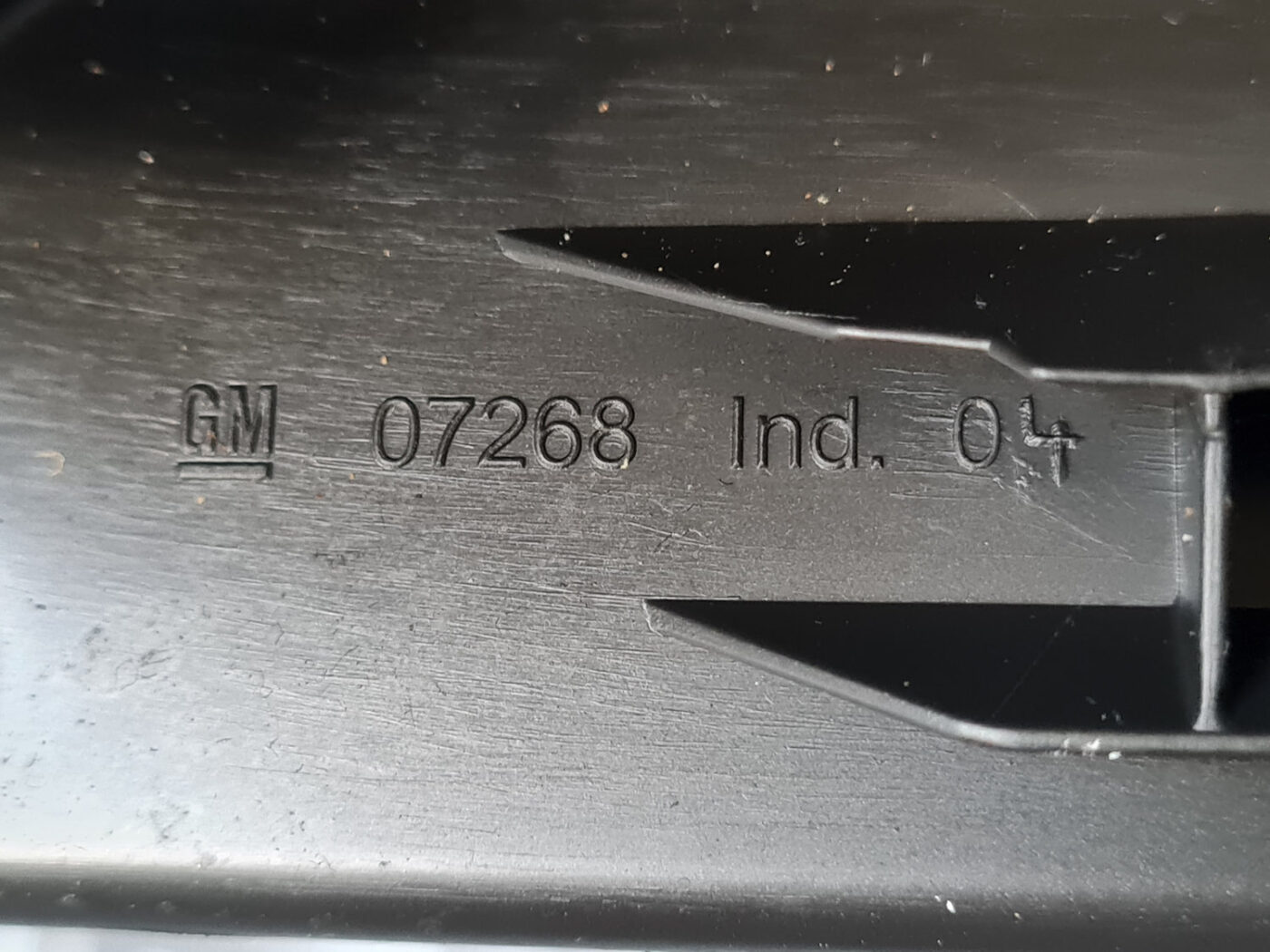 Mērinstrumentu paneļa sānu apdare priekš OPEL INSIGNIA 2010 4 Mērinstrumentu paneļa sānu apdare priekš OPEL INSIGNIA 2010