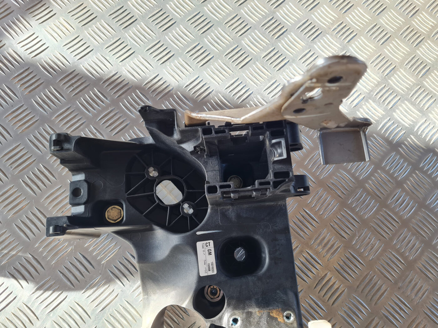 Bremžu pedāļa kronšteins priekš OPEL INSIGNIA 2010 7 Bremžu pedāļa kronšteins priekš OPEL INSIGNIA 2010