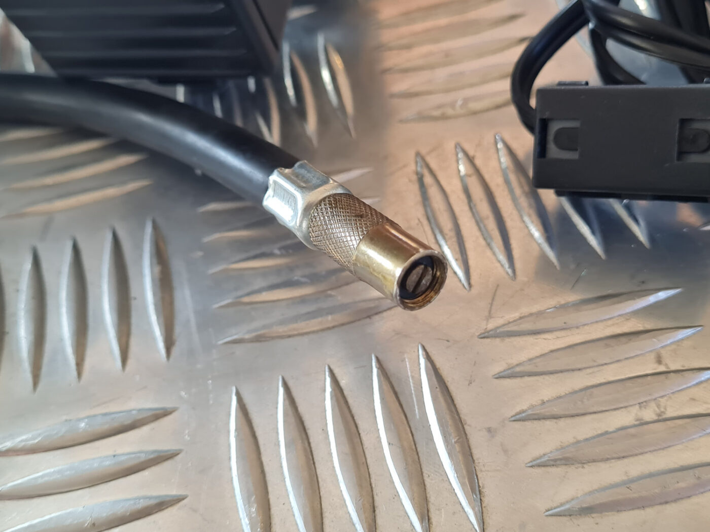 Riepu gaisa kompresors priekš OPEL INSIGNIA 2010 9 Riepu gaisa kompresors priekš OPEL INSIGNIA 2010