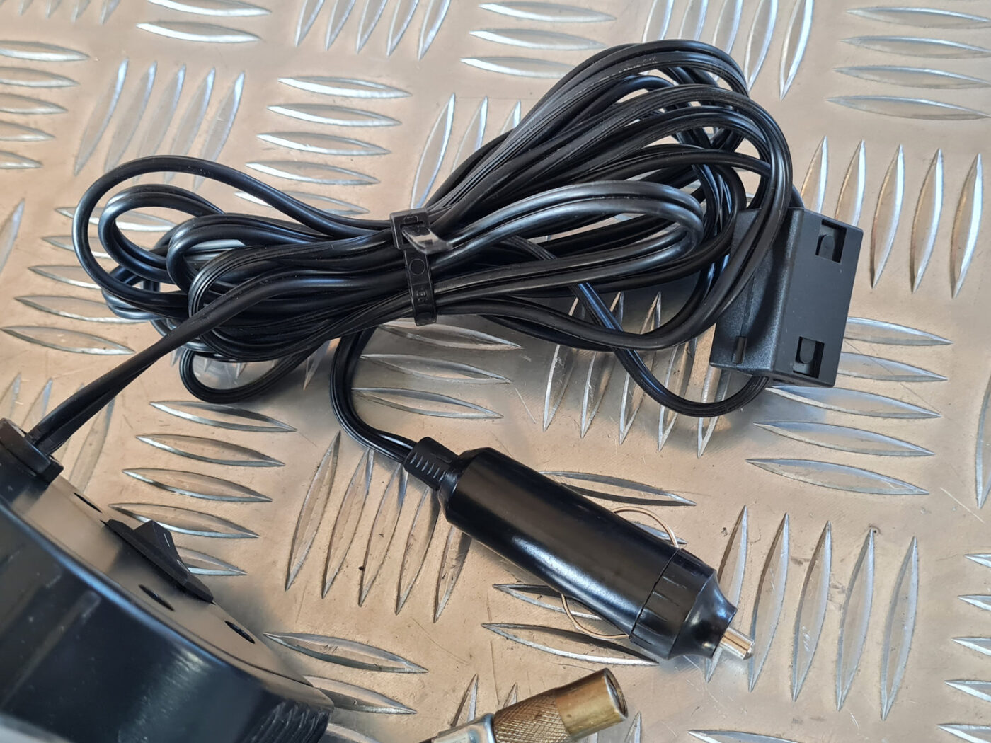 Riepu gaisa kompresors priekš OPEL INSIGNIA 2010 8 Riepu gaisa kompresors priekš OPEL INSIGNIA 2010