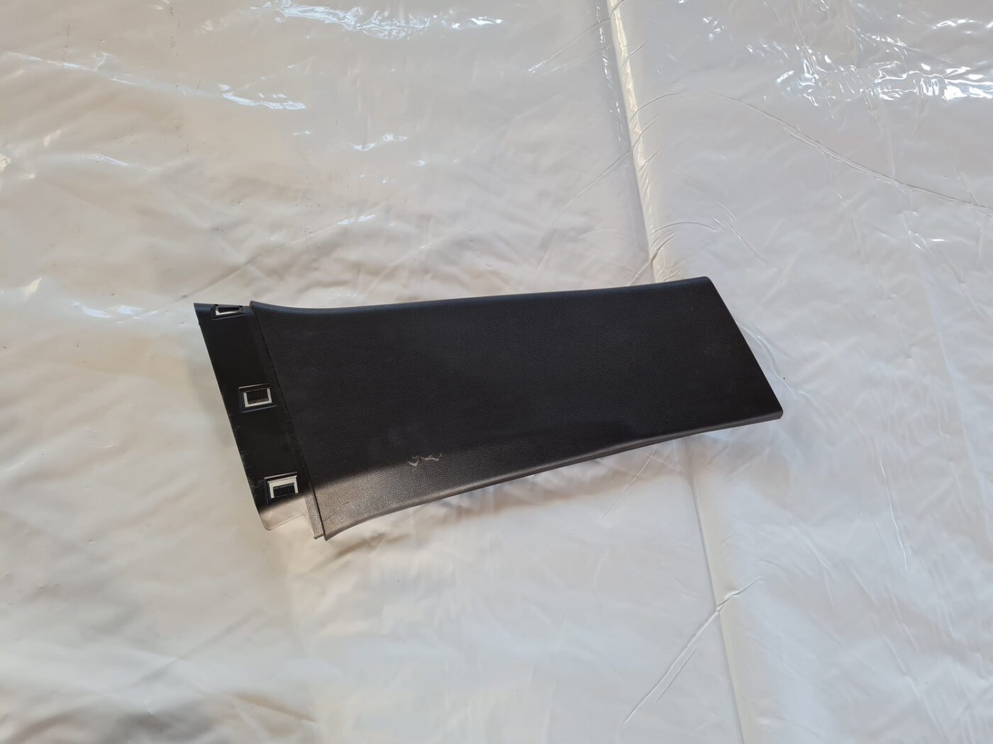 Vidējas salona statnes apdare priekš OPEL INSIGNIA 2010