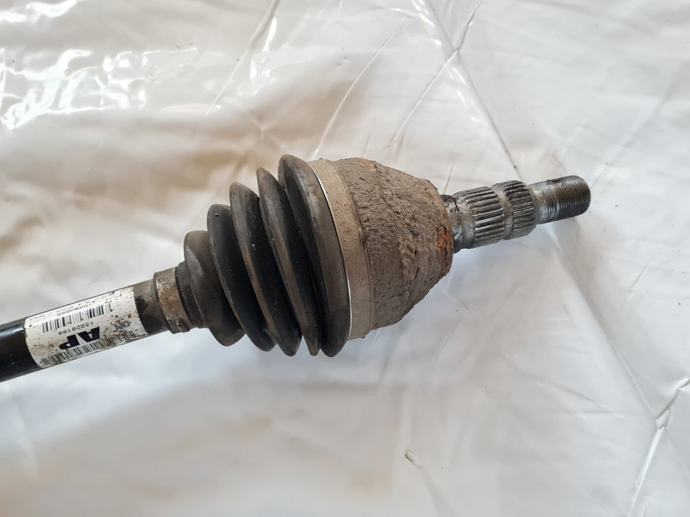 Pusass priekšēja labā priekš OPEL INSIGNIA 2010 2 Pusass priekšēja labā priekš OPEL INSIGNIA 2010