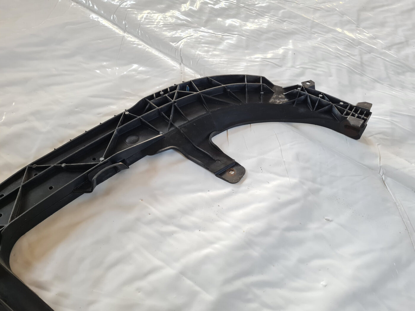 Priekšēja bufera aizsargs priekš OPEL INSIGNIA 2010 5 Priekšēja bufera aizsargs priekš OPEL INSIGNIA 2010