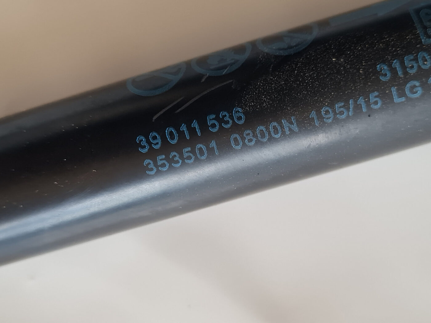 Bagažnieka vāka amortizators priekš OPEL INSIGNIA 2010