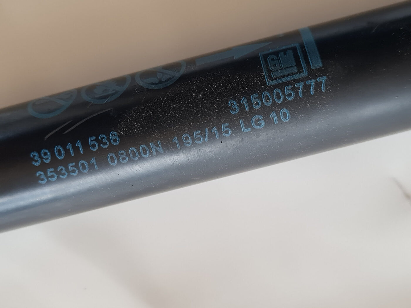 Bagažnieka vāka amortizators priekš OPEL INSIGNIA 2010