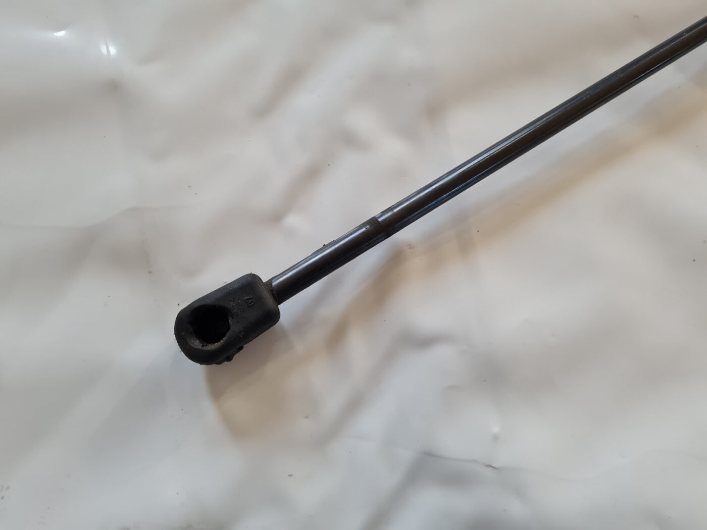 Pārsega amortizators priekš OPEL INSIGNIA 2010