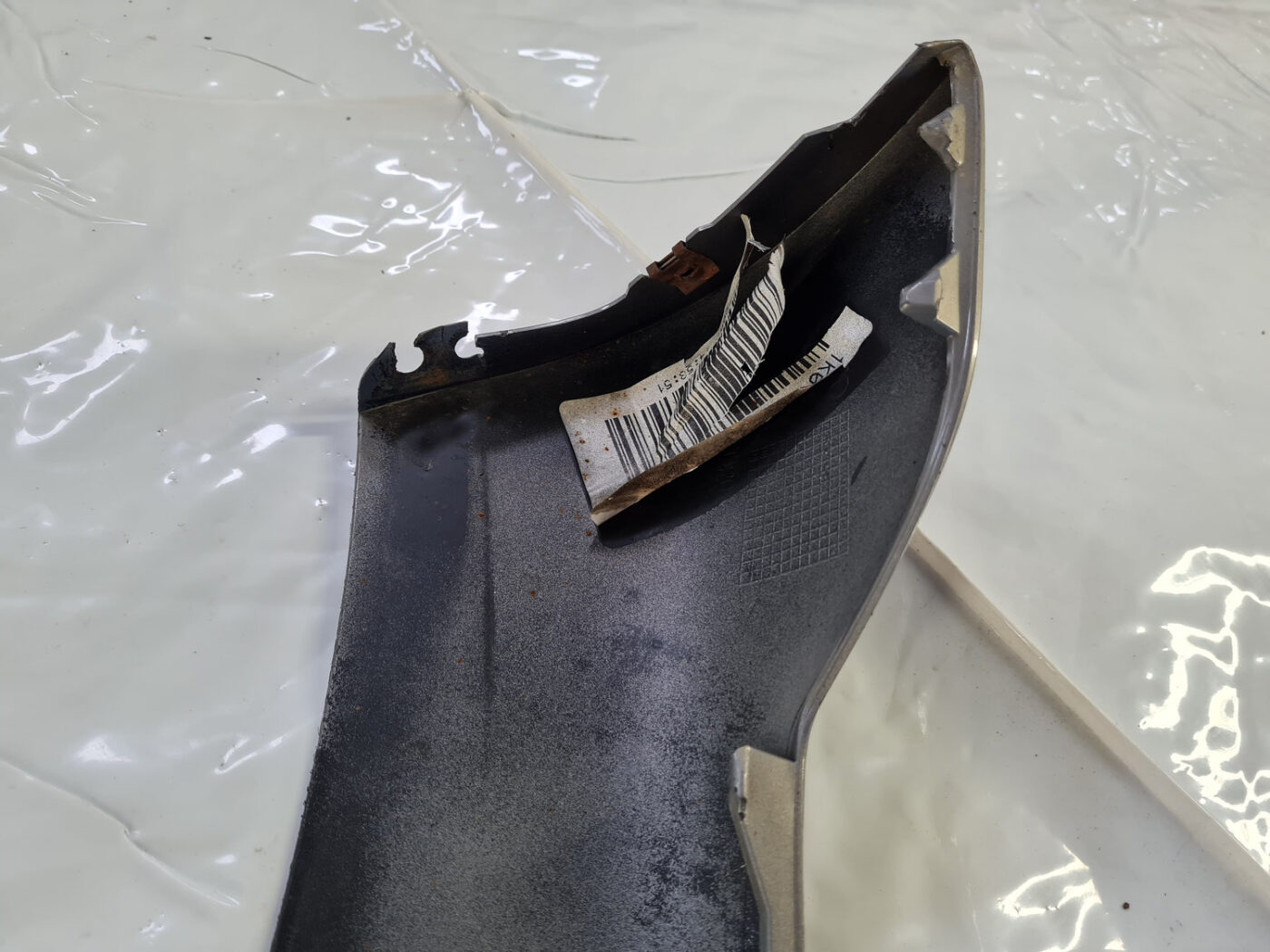 Aizmugurēja bufera spoileris (lūpa) priekš VOLVO S40 2004 Grey 9 Aizmugurēja bufera spoileris (lūpa) priekš VOLVO S40 2004 Grey