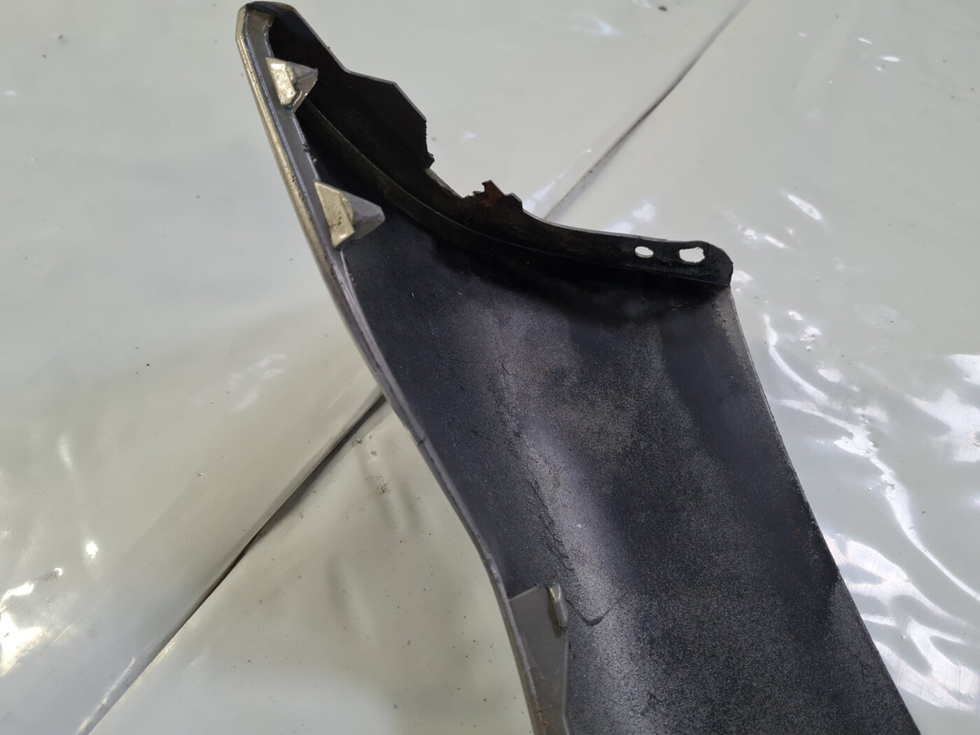 Aizmugurēja bufera spoileris (lūpa) priekš VOLVO S40 2004 Grey 3 Aizmugurēja bufera spoileris (lūpa) priekš VOLVO S40 2004 Grey