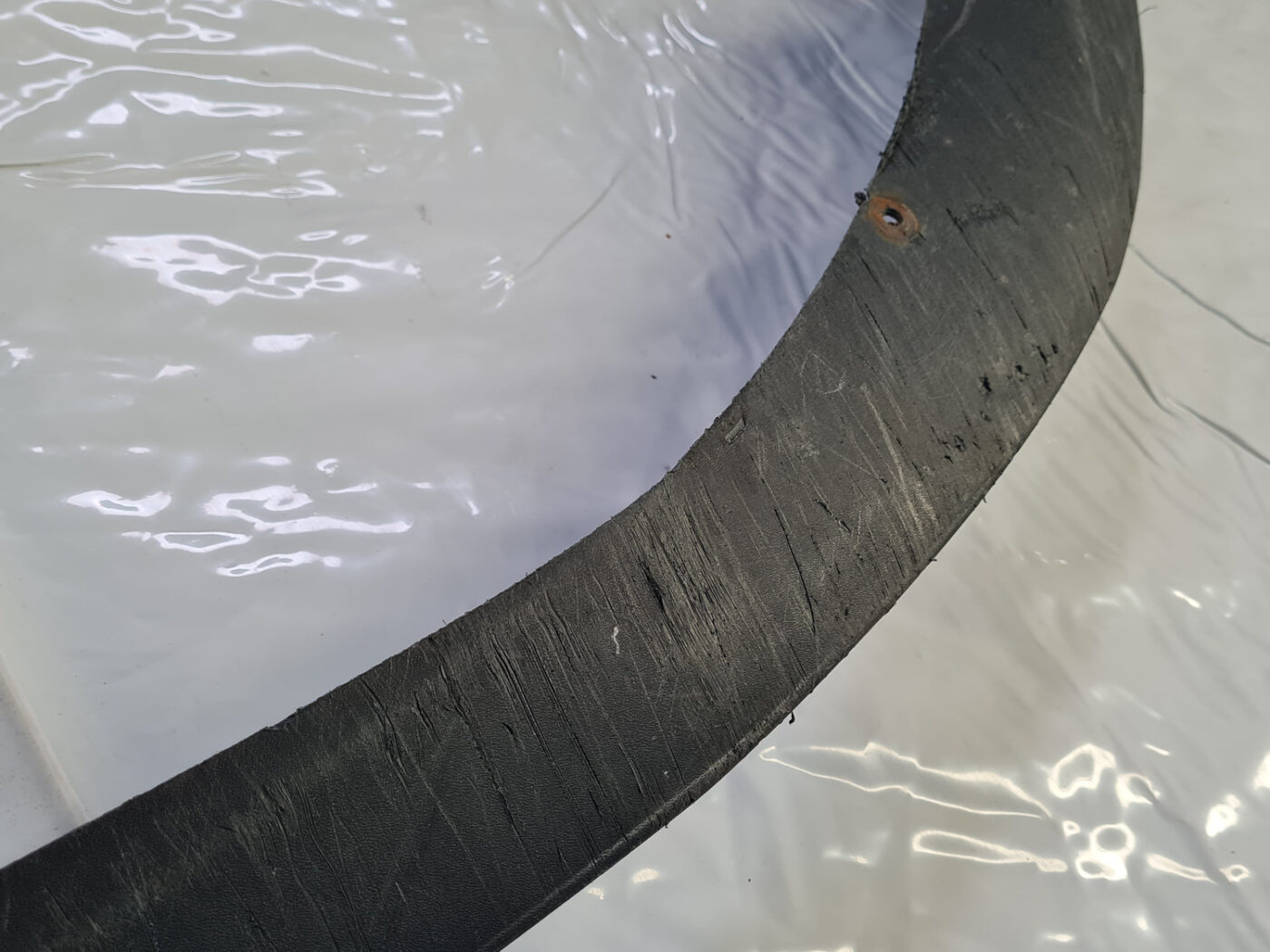 Aizmugurēja bufera spoileris (lūpa) priekš VOLVO S40 2004 Black 14 Aizmugurēja bufera spoileris (lūpa) priekš VOLVO S40 2004 Black