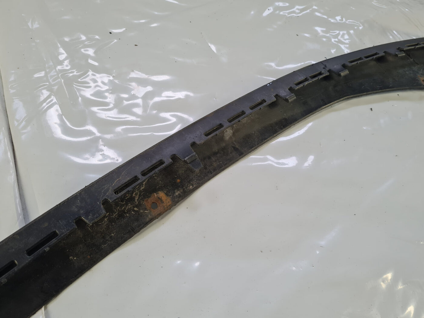 Aizmugurēja bufera spoileris (lūpa) priekš VOLVO S40 2004 Black 5 Aizmugurēja bufera spoileris (lūpa) priekš VOLVO S40 2004 Black