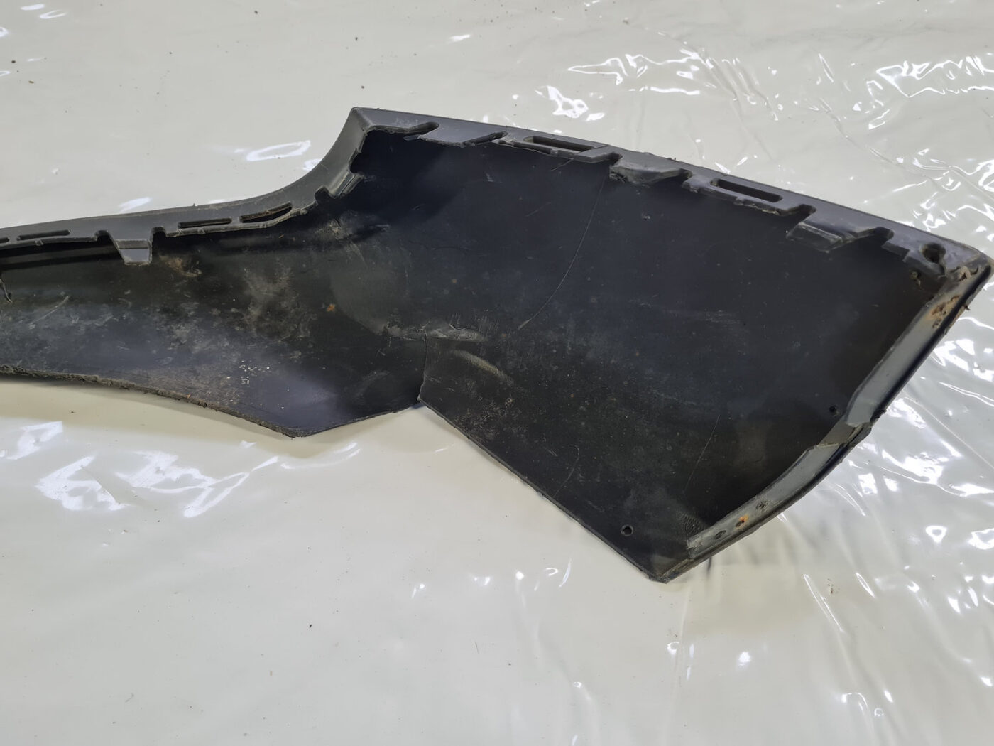 Aizmugurēja bufera spoileris (lūpa) priekš VOLVO S40 2004 Black 3 Aizmugurēja bufera spoileris (lūpa) priekš VOLVO S40 2004 Black