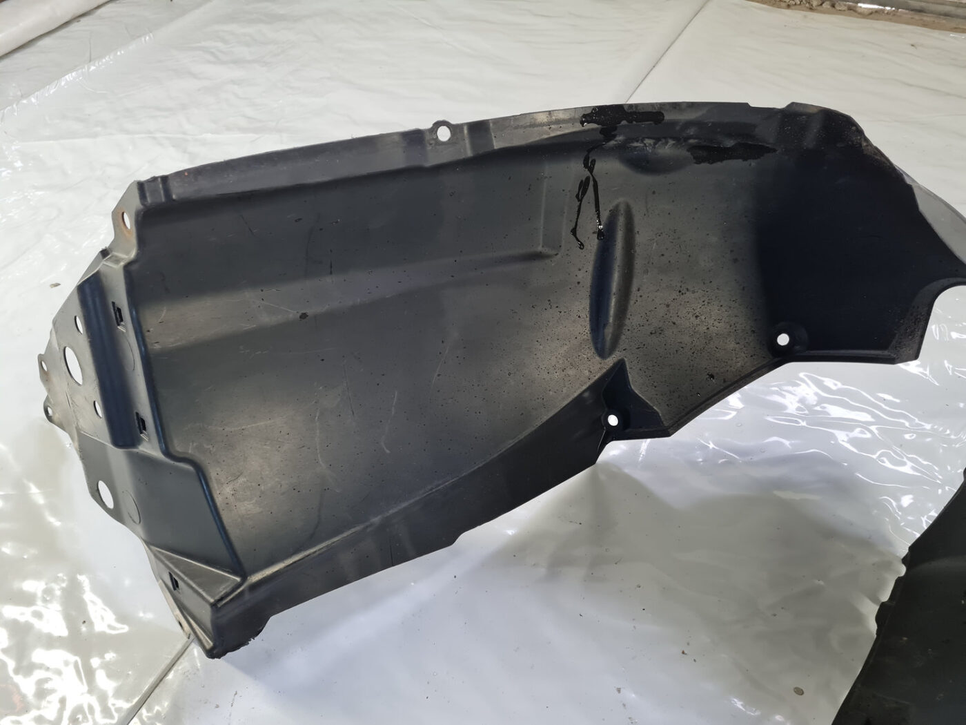 Priekšējais kreisais paspārns priekš TOYOTA AVENSIS 2010