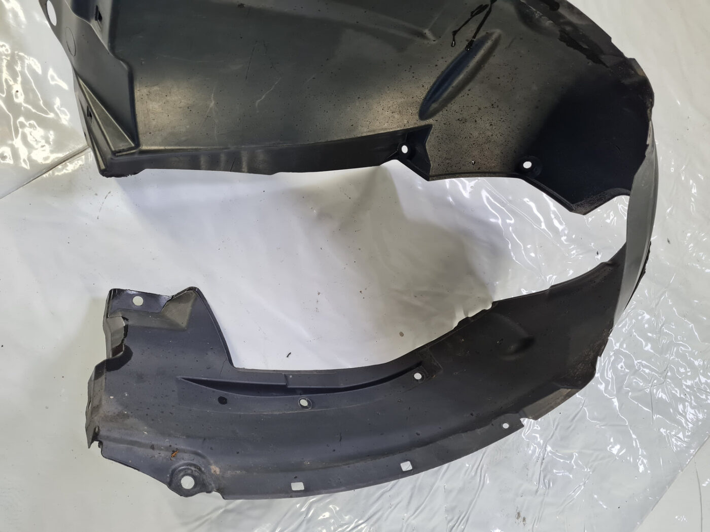 Priekšējais kreisais paspārns priekš TOYOTA AVENSIS 2010