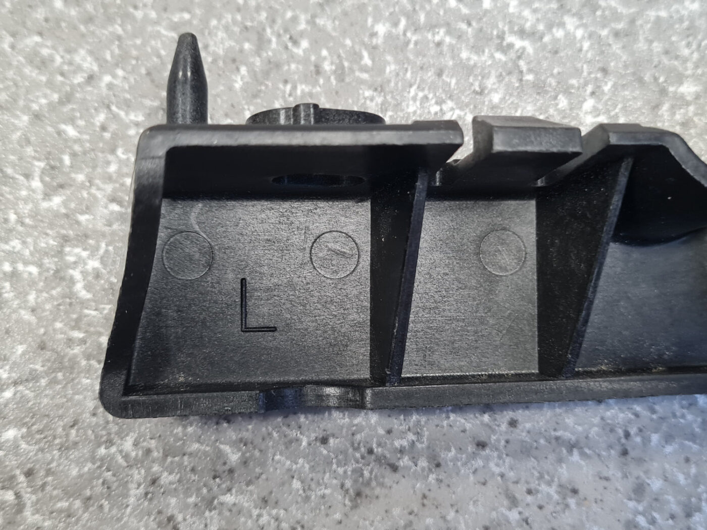 Priekšējā spārna un bufera stiprinājums priekš AUDI A4 2005 6 Priekšējā spārna un bufera stiprinājums priekš AUDI A4 2005