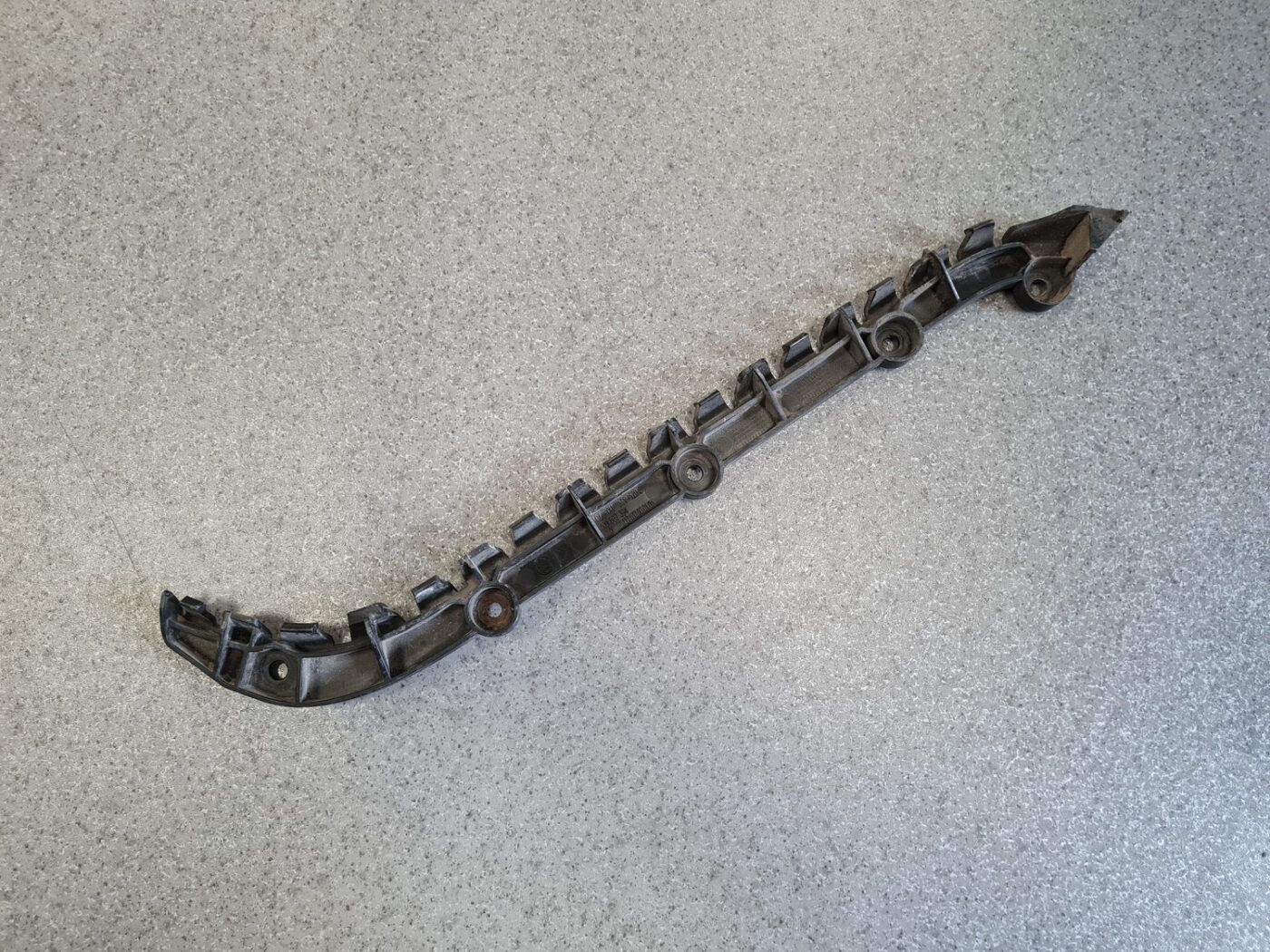 Aizmugurējā spārna un bufera stiprinājums priekš ŠKODA FABIA 2008 2 Aizmugurējā spārna un bufera stiprinājums priekš ŠKODA FABIA 2008