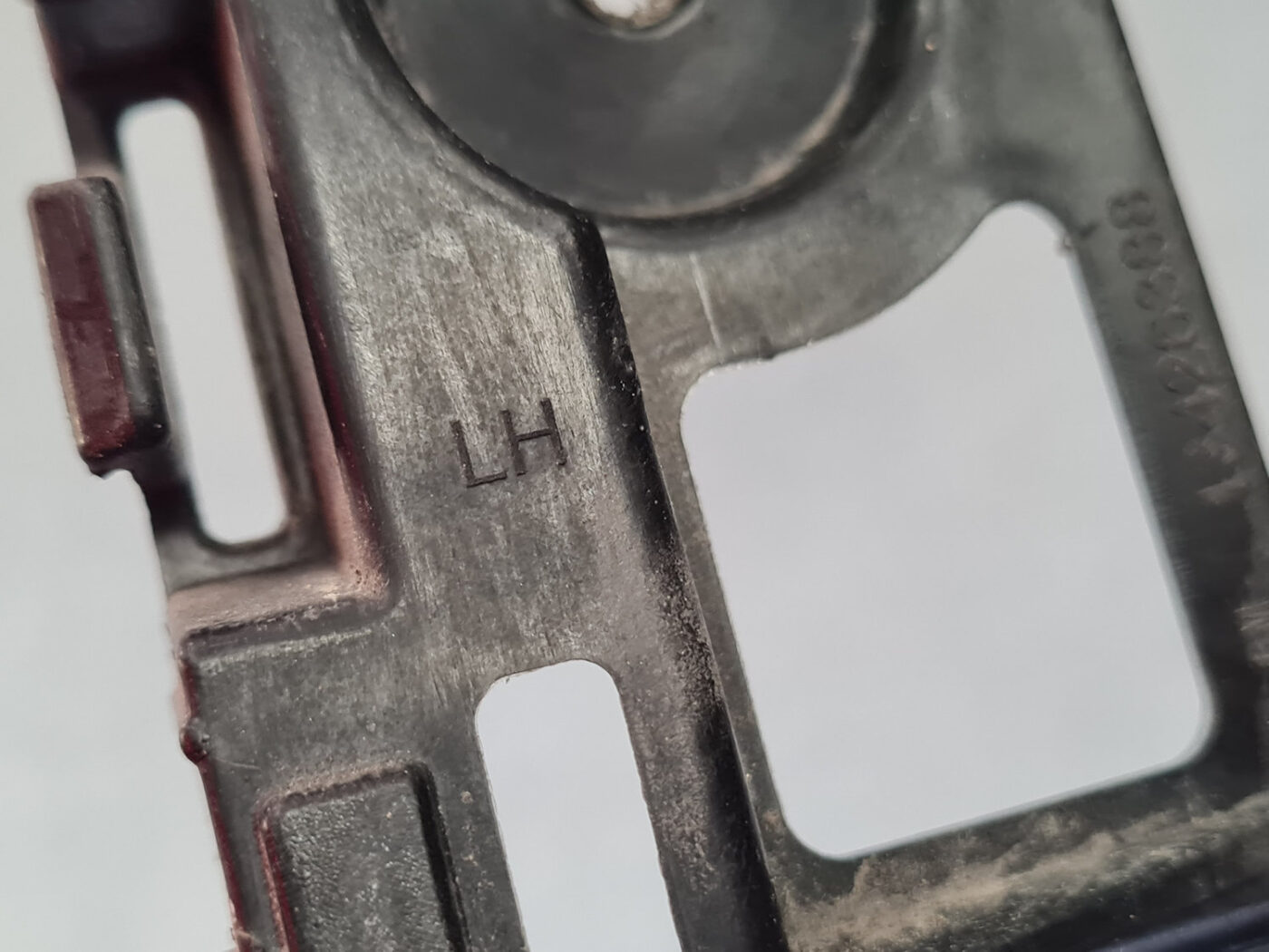 Aizmugurējā spārna un bufera stiprinājums priekš OPEL ASTRA SPORT 2017 4 Aizmugurējā spārna un bufera stiprinājums priekš OPEL ASTRA SPORT 2017