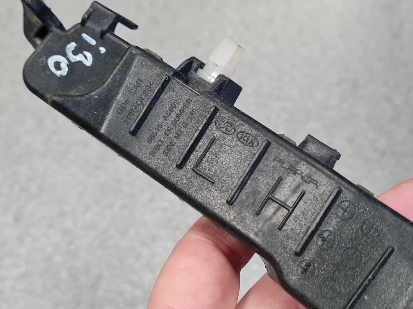 Priekšēja bufera kronšteins priekš HYUNDAI I30 2012 4 Priekšēja bufera kronšteins priekš HYUNDAI I30 2012