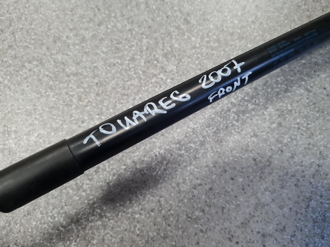 Pārsega amortizators priekš VW TOUAREG 2007 4 Pārsega amortizators priekš VW TOUAREG 2007