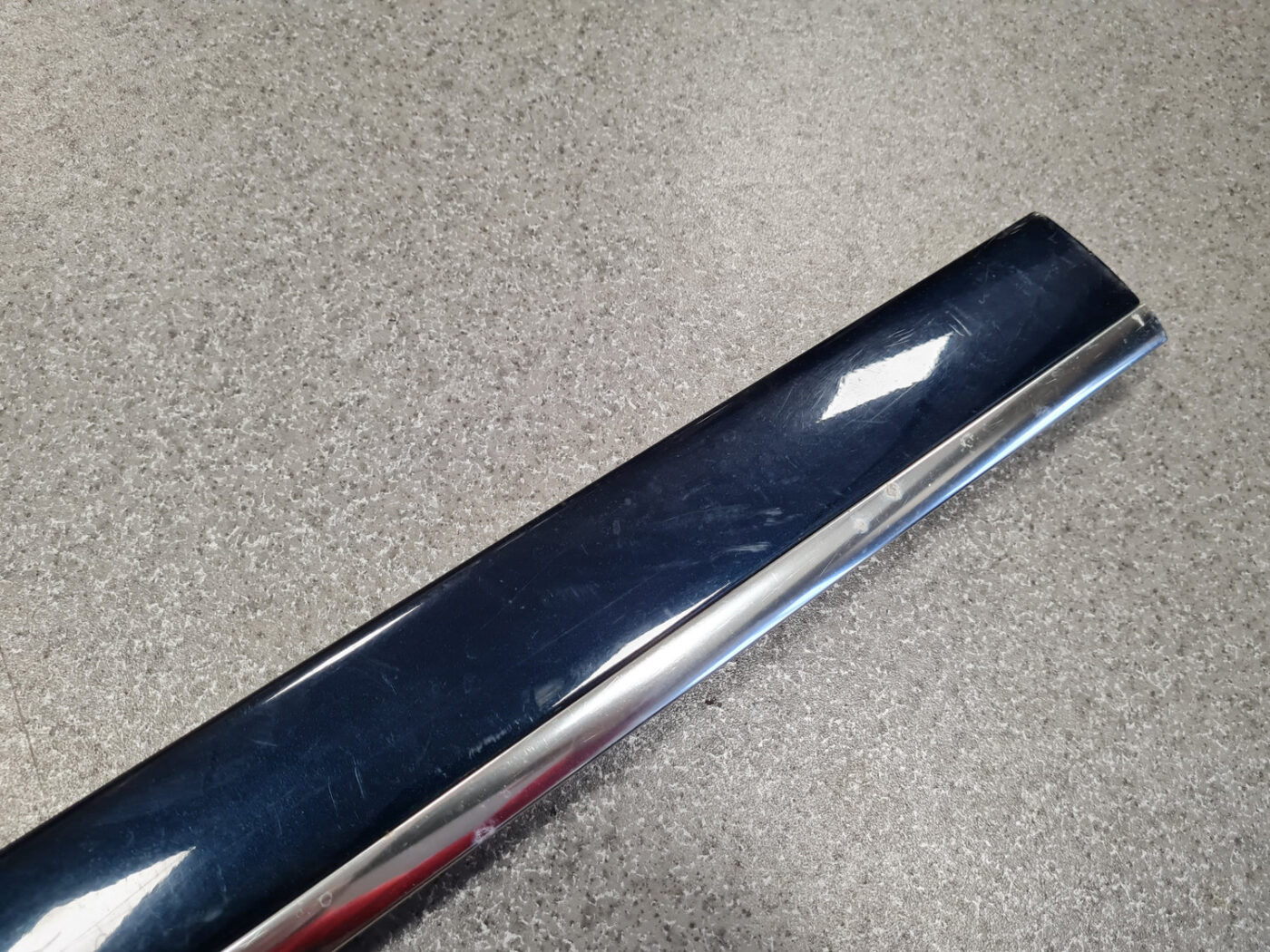 Priekšējo labo durvju moldings priekš PEUGEOT 607 2010 9 Priekšējo labo durvju moldings priekš PEUGEOT 607 2010