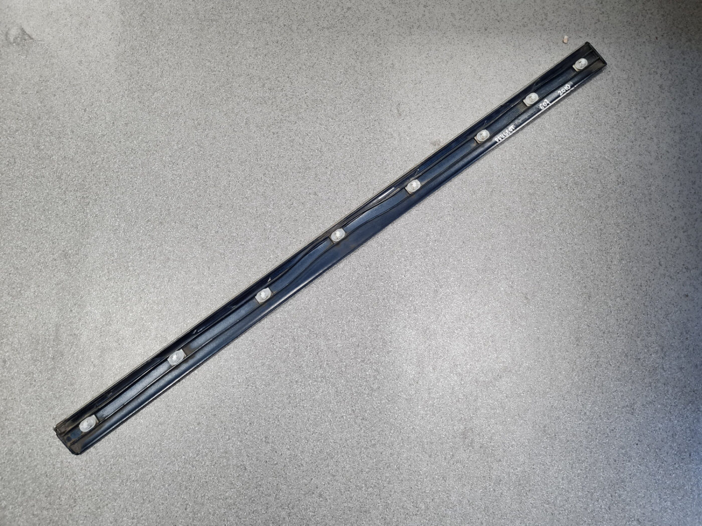 Priekšējo labo durvju moldings priekš PEUGEOT 607 2010 8 Priekšējo labo durvju moldings priekš PEUGEOT 607 2010