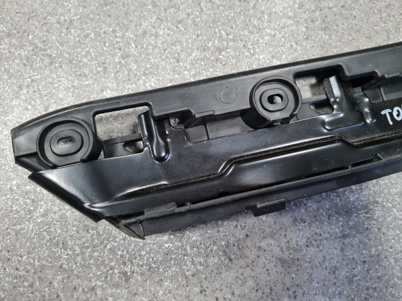 Priekšēja bufera kronšteins priekš VW TOURAN 2005 6 Priekšēja bufera kronšteins priekš VW TOURAN 2005