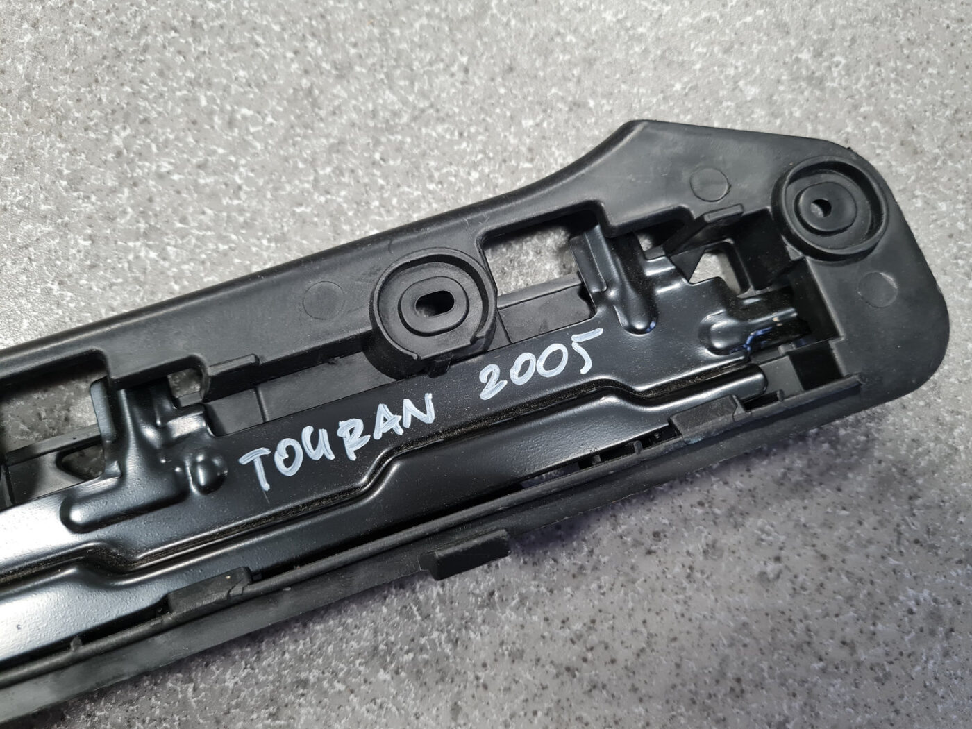 Priekšēja bufera kronšteins priekš VW TOURAN 2005 5 Priekšēja bufera kronšteins priekš VW TOURAN 2005