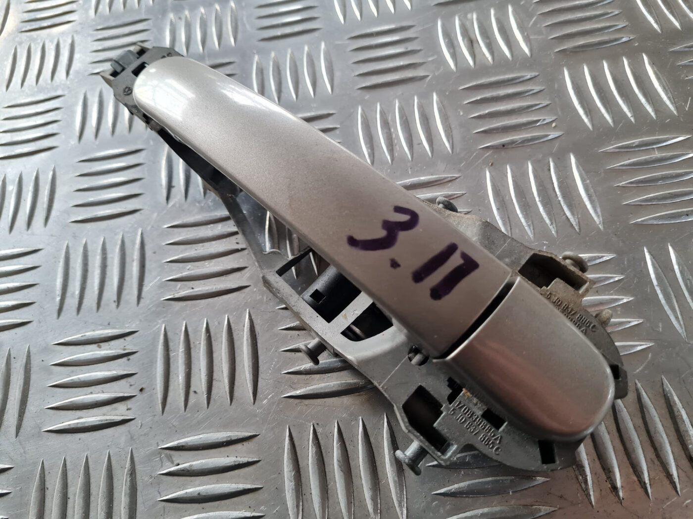 Aizmugurējāis labais durvju rokturis priekš ŠKODA OCTAVIA 2007