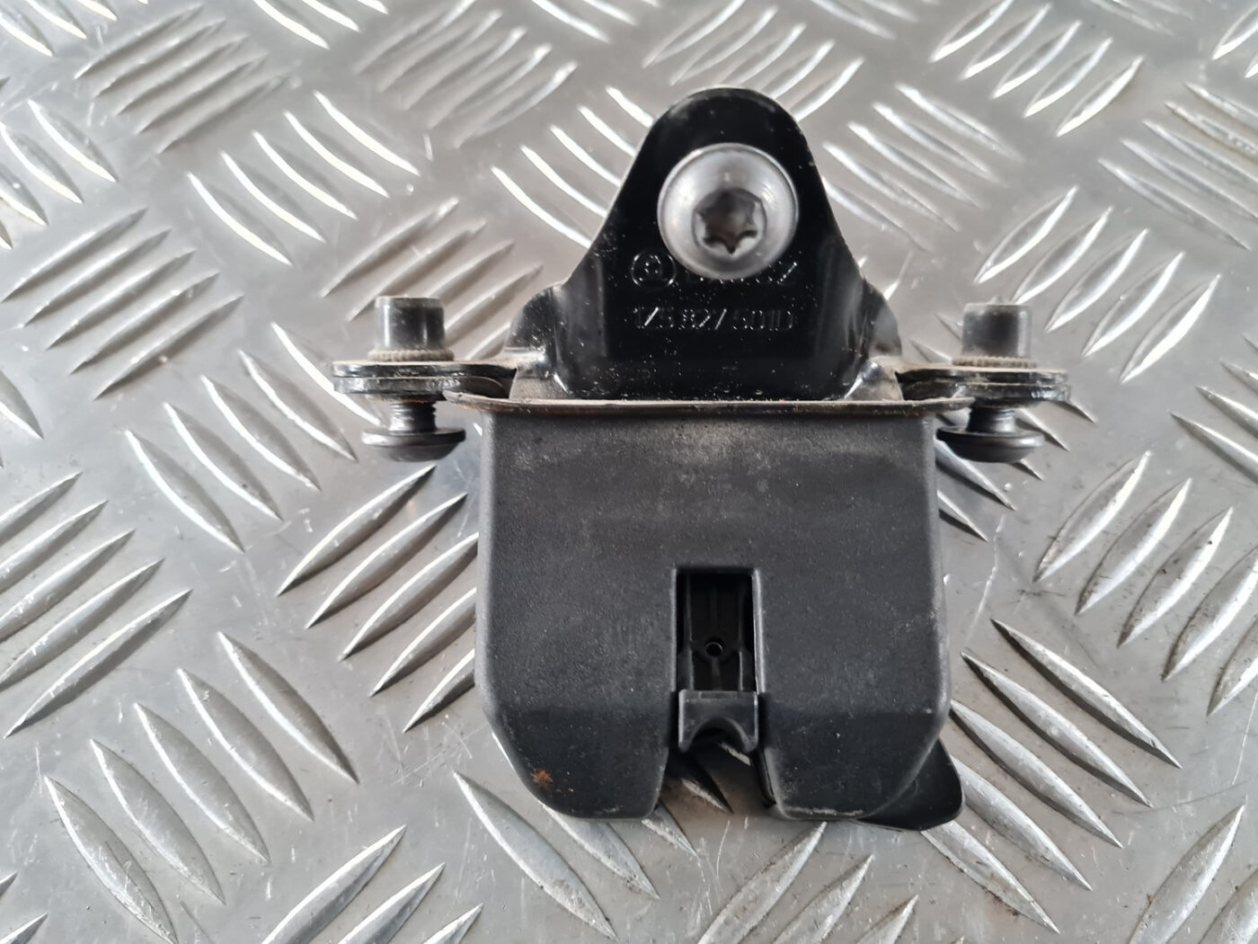 Bagāžnieka vāka slēdzene priekš ŠKODA OCTAVIA 2007 2 Bagāžnieka vāka slēdzene priekš ŠKODA OCTAVIA 2007