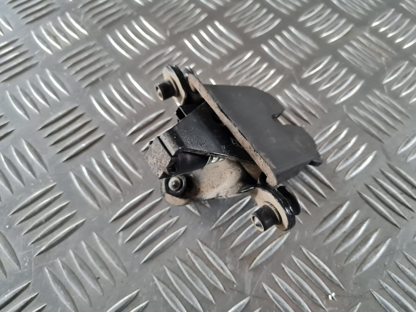 Bagāžnieka vāka slēdzene priekš ŠKODA OCTAVIA 2007 5 Bagāžnieka vāka slēdzene priekš ŠKODA OCTAVIA 2007